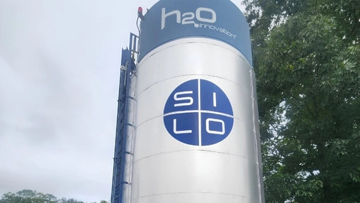 Industrial water silo with H2O Innovation branding on the blue top section and SILO logo on the silver body